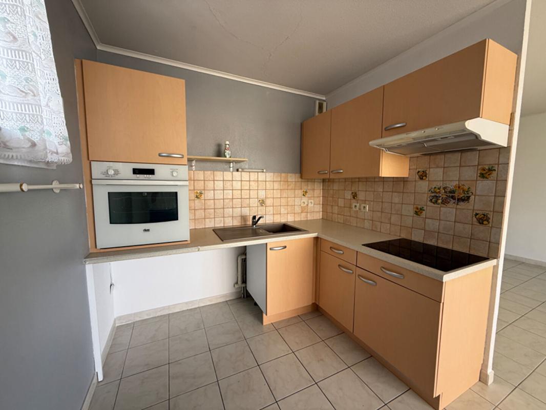 ISTRES Appartement de type 3 avec terrasse et une place de parking 3