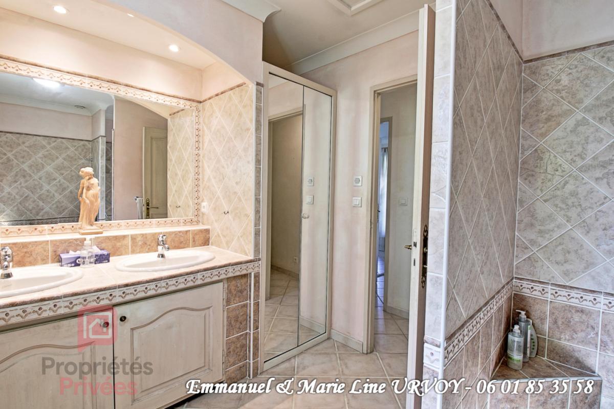 GRAVESON Proche Saint Rémy de Provence - Maison de plain-pied 141m² avec piscine, jardin et garage 10