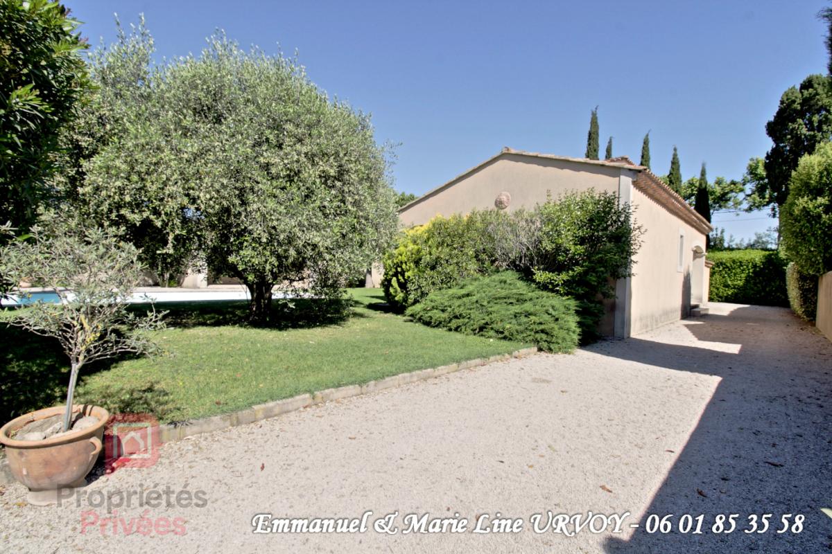 GRAVESON Proche Saint Rémy de Provence - Maison de plain-pied 141m² avec piscine, jardin et garage 12