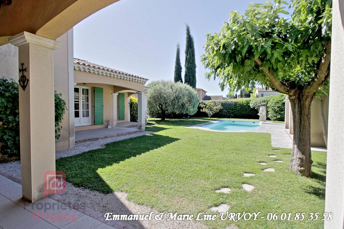 GRAVESON Proche Saint Rémy de Provence - Maison de plain-pied 141m² avec piscine, jardin et garage 9