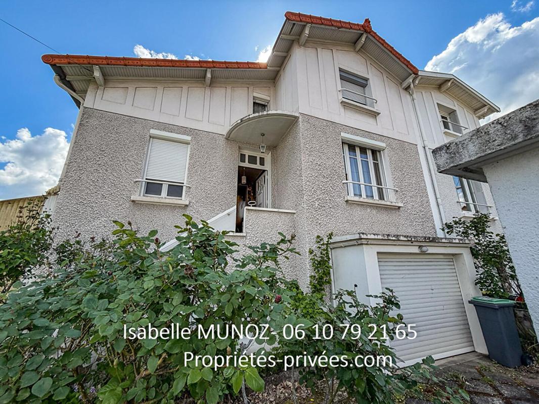 BEAUMONT Maison Beaumont 4 pièce(s) 94 m2 avec dépendances et jardin 1