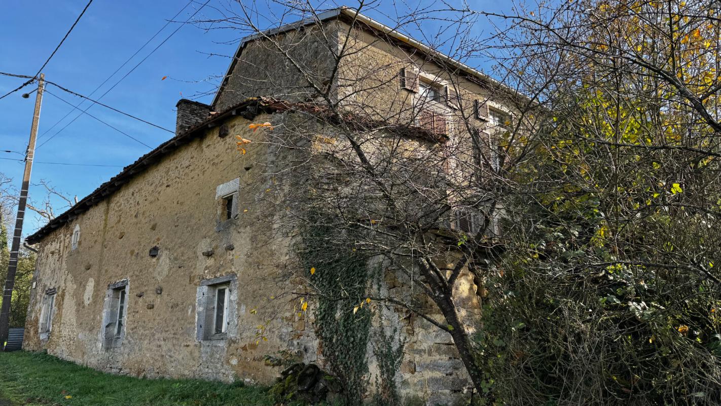 LEVECOURT Maison de village sans vis vis 6 pièce(s) 160 m2 A RENOVER 2