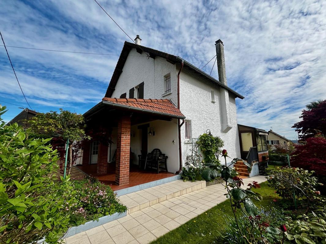 NOTRE-DAME-DE-GRAVENCHON Maison Port Jerome Sur Seine 9 pièce(s) 151 m2 1
