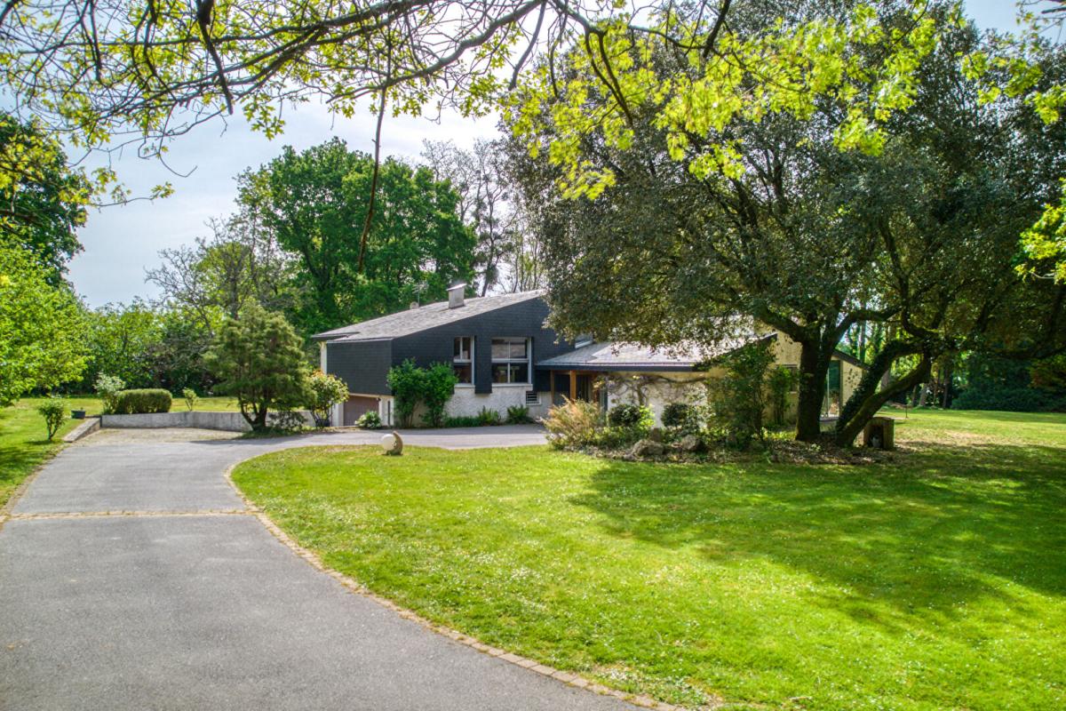 SAUTRON Maison Sautron 8 pièce(s) 260 m2  au coeur d'un parc arboré 4