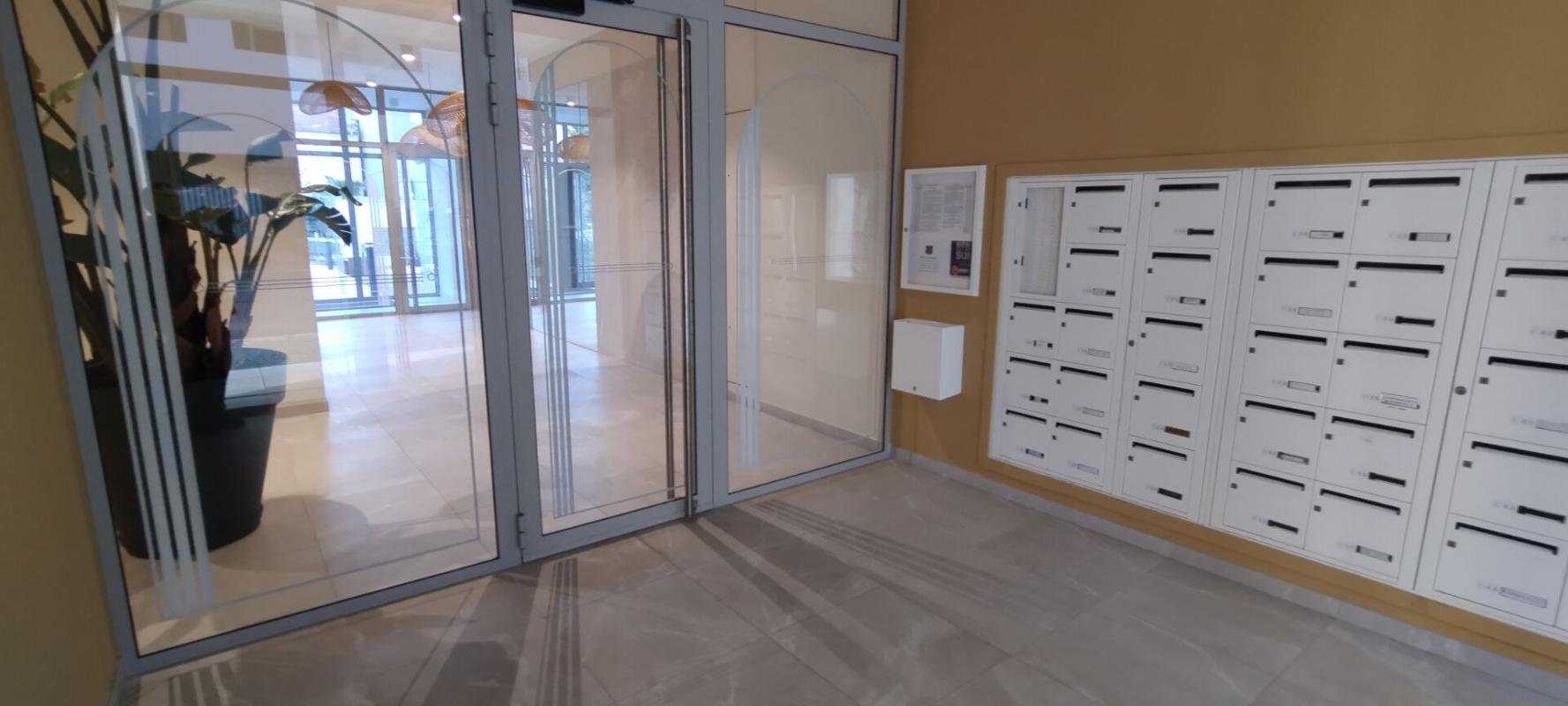 BEZIERS T4 d'exception en dernier étage, avec sa terrasse privée côté salon et sa terrasse côté chambre 11