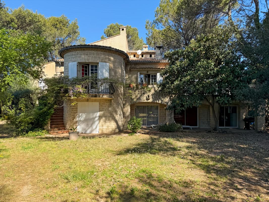 CARPENTRAS À vendre propriété à Carpentras avec piscine et gîtes 1