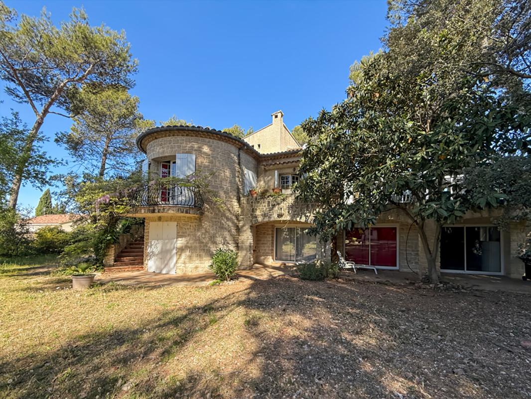 CARPENTRAS À vendre propriété à Carpentras avec piscine et gîtes 18