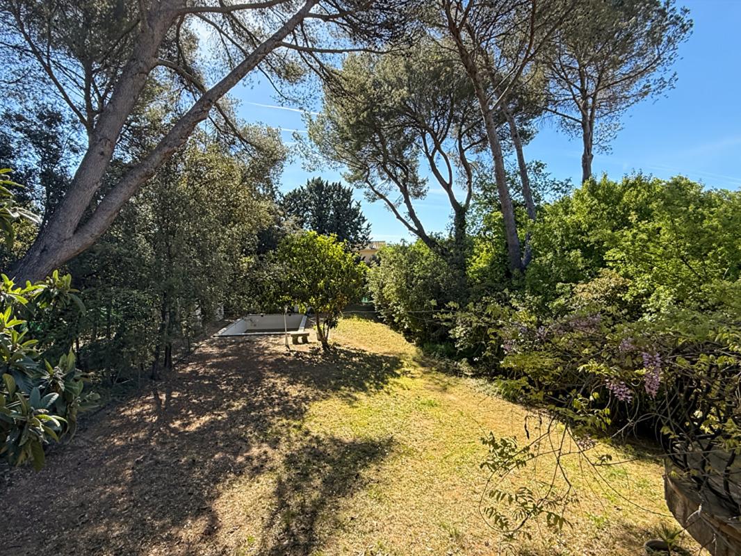 CARPENTRAS À vendre propriété à Carpentras avec piscine et gîtes 2