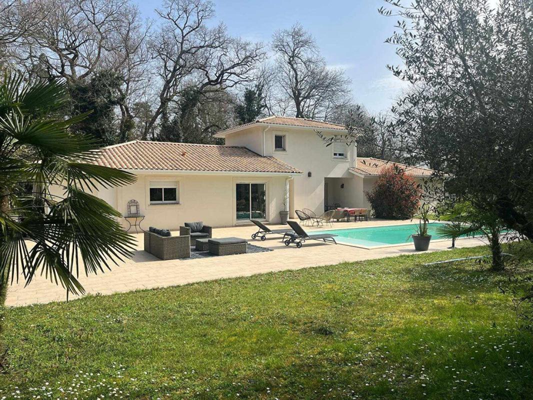 VILLENAVE-D'ORNON Maison Villenave d'Ornon 5 pièce(s) 190 m2 1