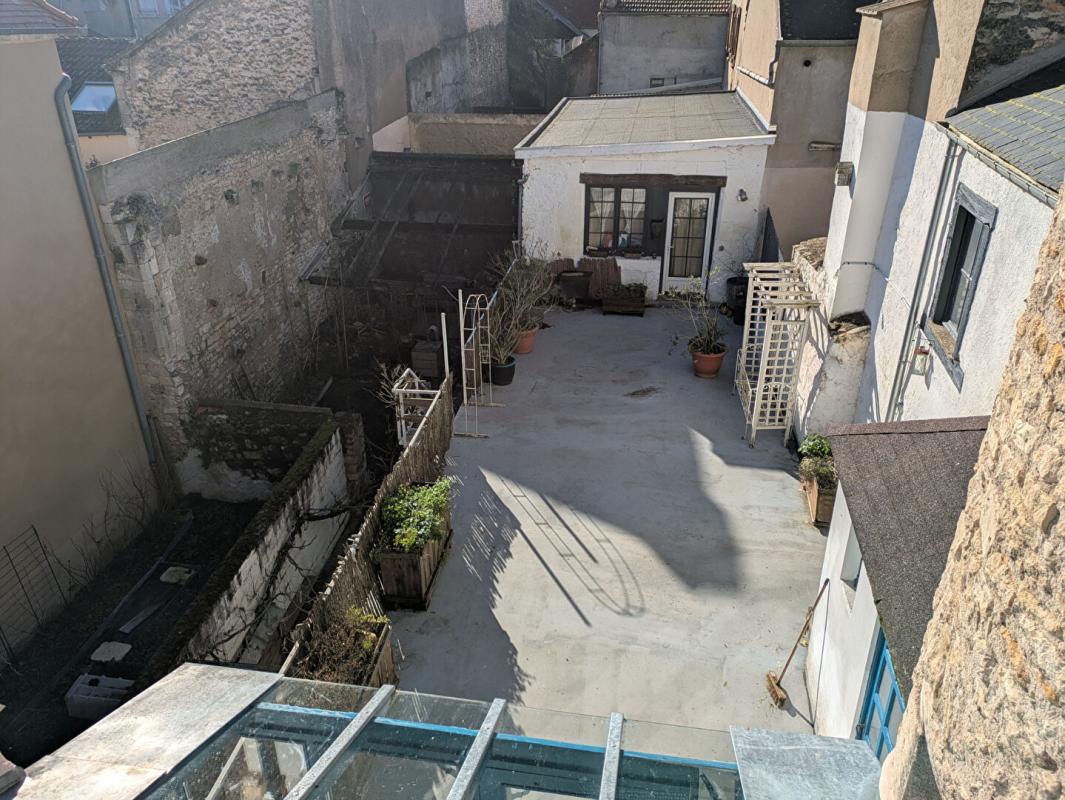 LA CHARITE-SUR-LOIRE Immeuble d'habitation et commercial La Charité Sur Loire  avec jardin 12