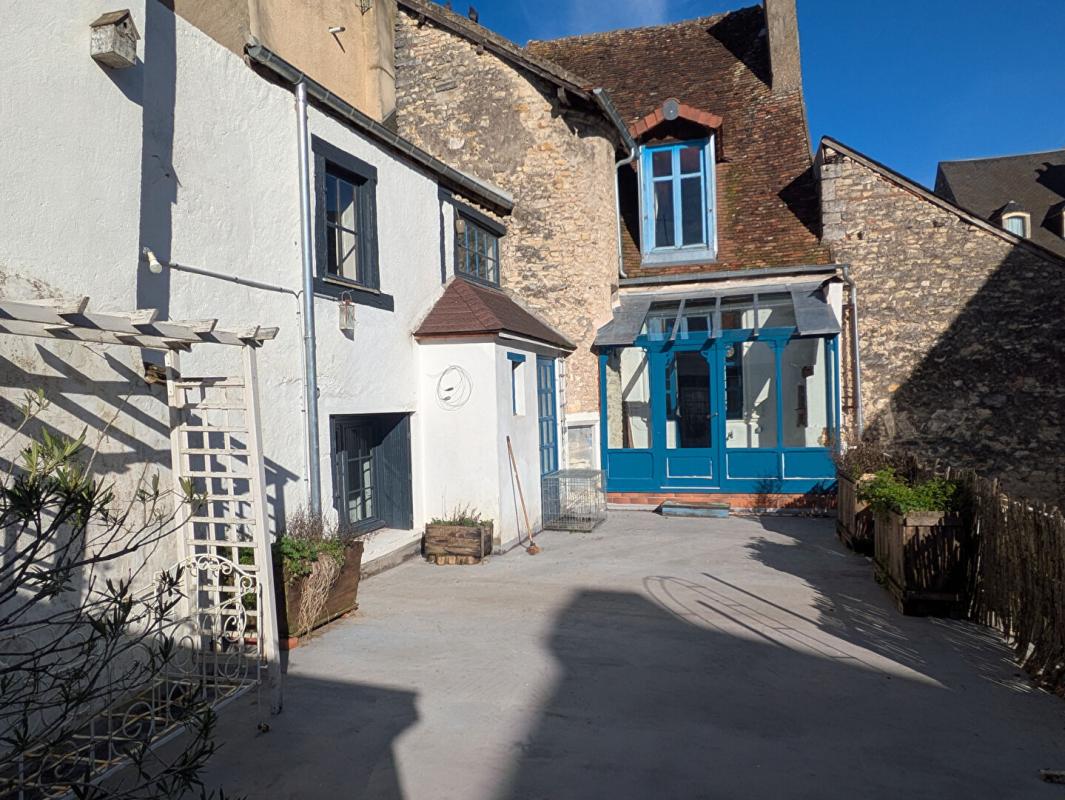 LA CHARITE-SUR-LOIRE Immeuble d'habitation et commercial La Charité Sur Loire  avec jardin 14