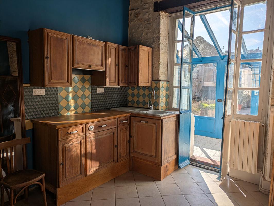 LA CHARITE-SUR-LOIRE Immeuble d'habitation et commercial La Charité Sur Loire  avec jardin 8