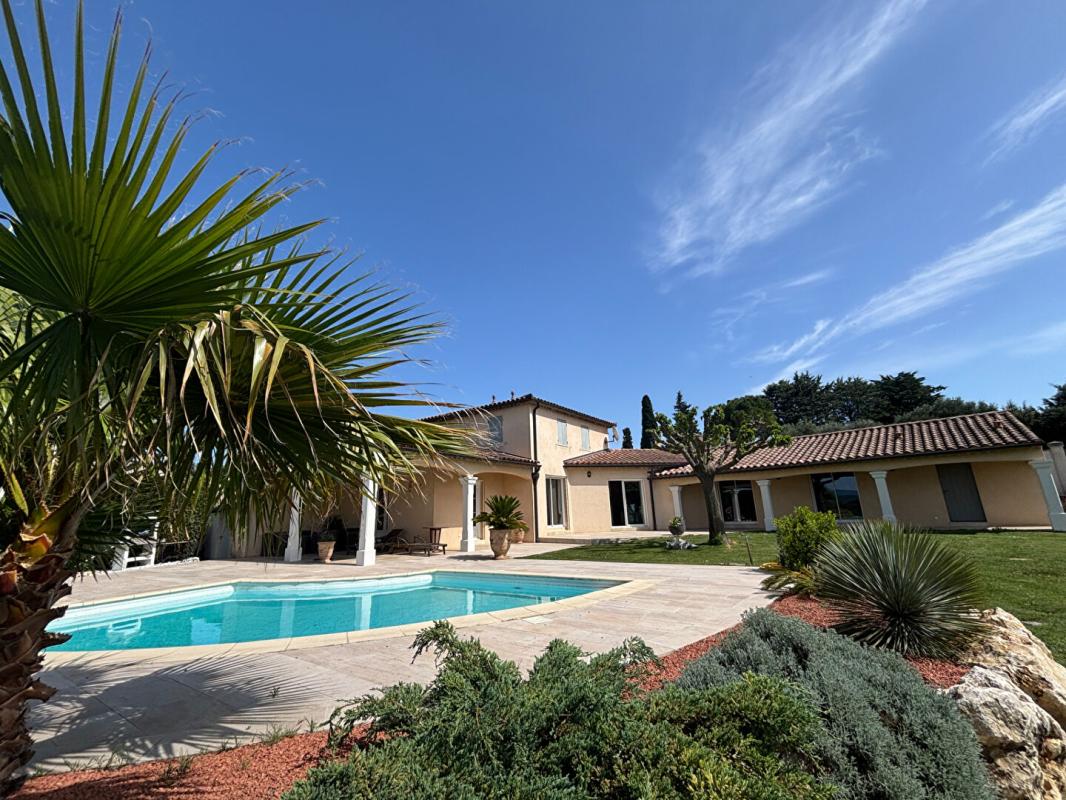 UZES Incroyable vue, environnement exceptionnel! 2