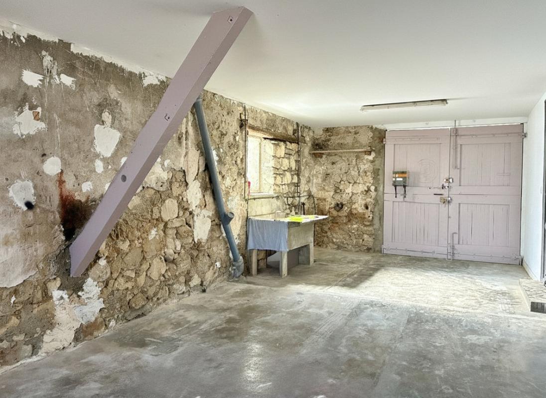 SIGEAN Maison de village avec garage 3 voitures, dépendances, caves et vastes terrasses 10