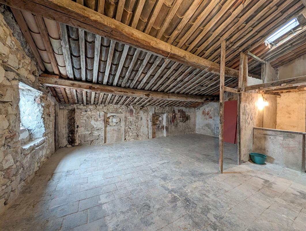 SIGEAN Maison de village avec garage 3 voitures, dépendances, caves et vastes terrasses 13