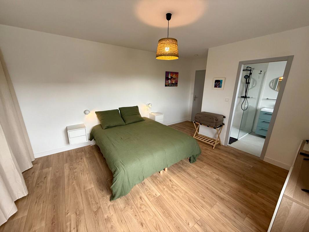 ARRADON Arradon- Contemporaine 194m 2  env . 5 suites- Garage 10