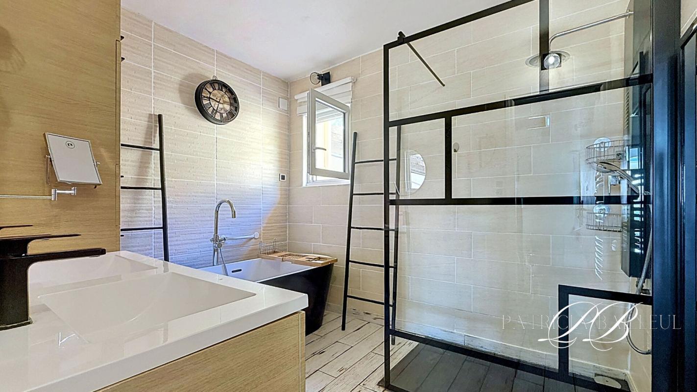 PORT-VENDRES Port Vendres - Villa 3 faces avec vue ,terrasses et garages 14