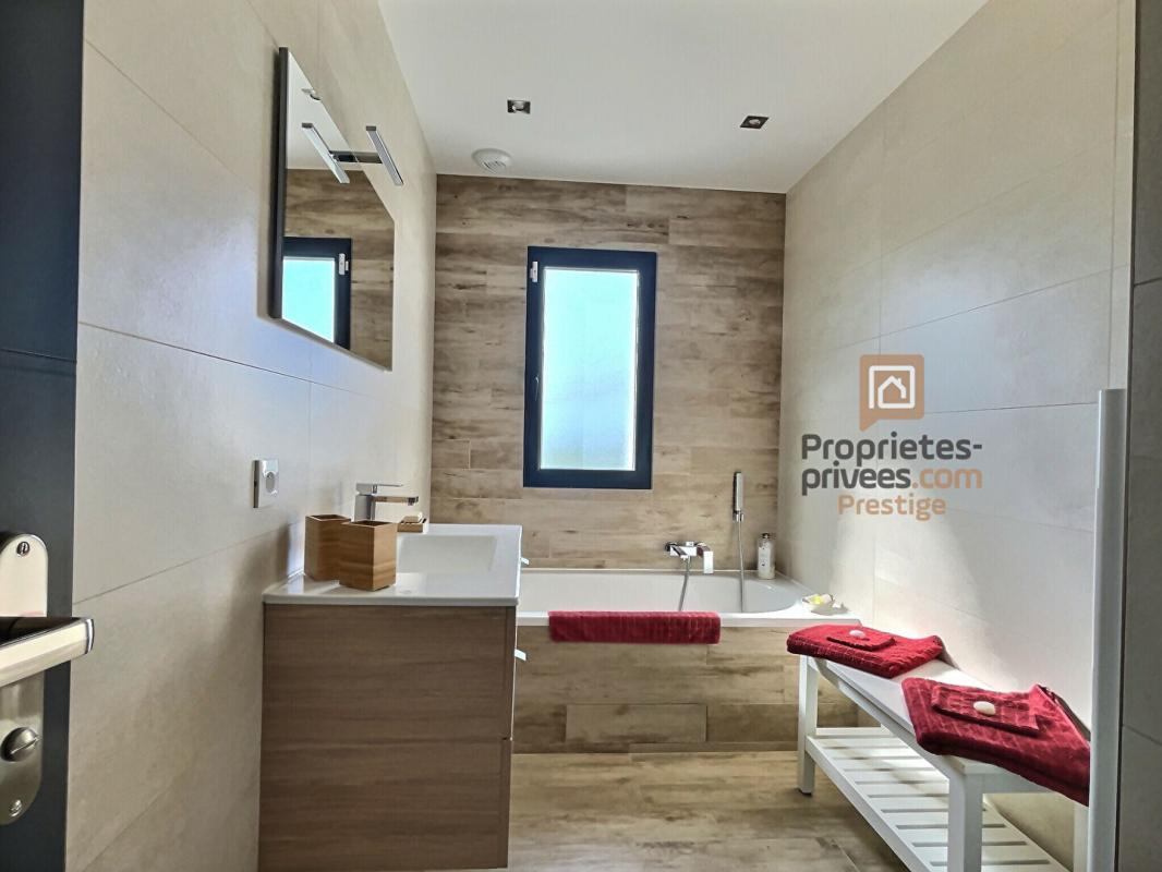 MONTAUROUX villa récente  6 p avec piscine proche A8 5 pièce(s) 140 m2 12