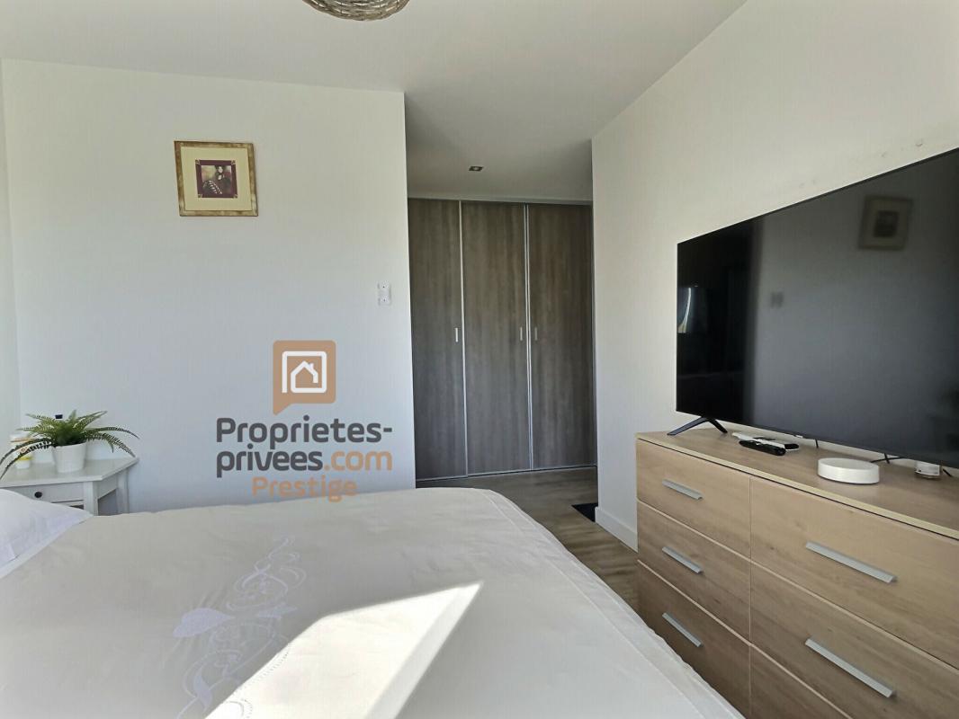 MONTAUROUX villa récente  6 p avec piscine proche A8 5 pièce(s) 140 m2 16