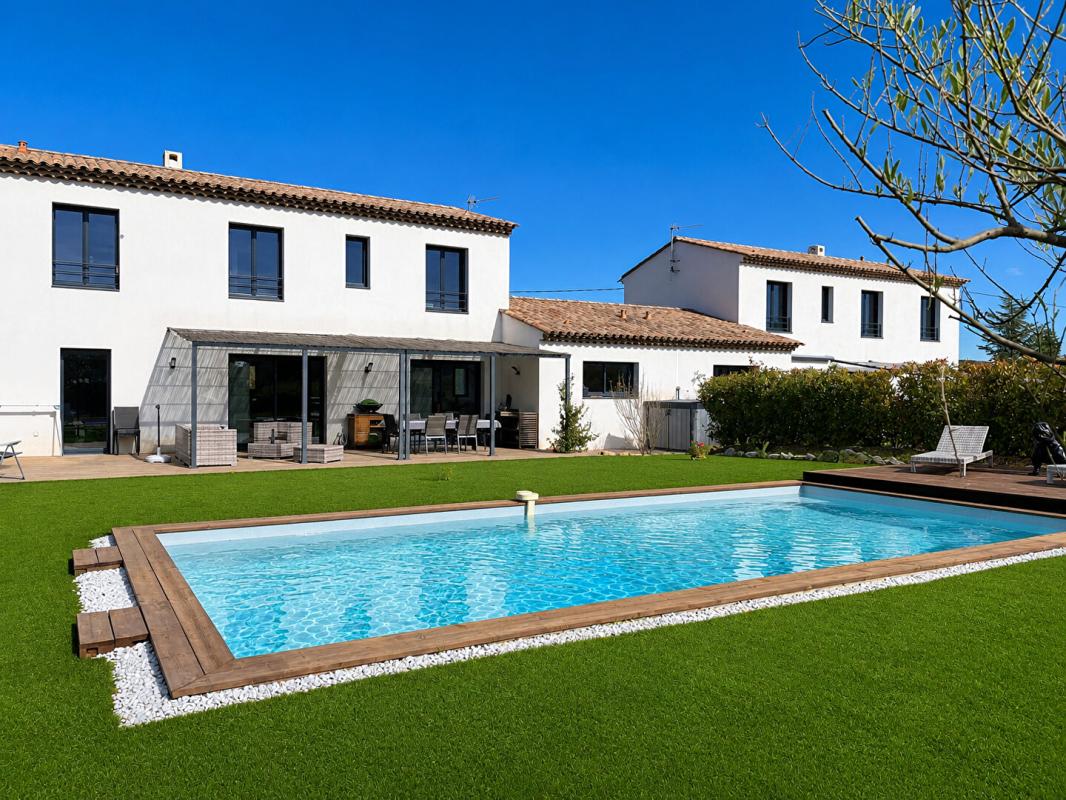 MONTAUROUX villa récente  6 p avec piscine proche A8 5 pièce(s) 140 m2 2