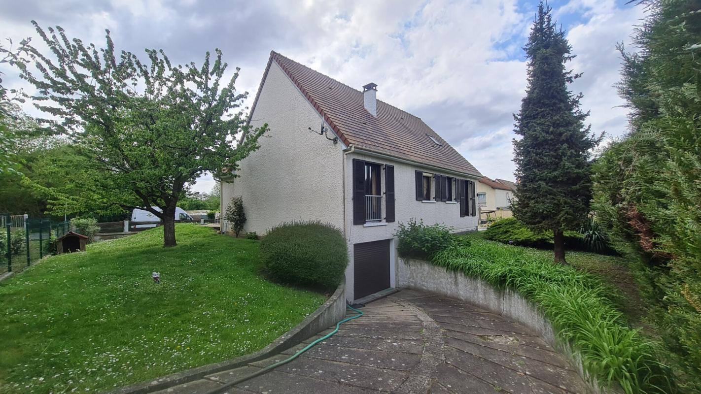 SAINT-OUEN-L'AUMONE Maison 10 pièces 4 chambres 201.48 m2 13