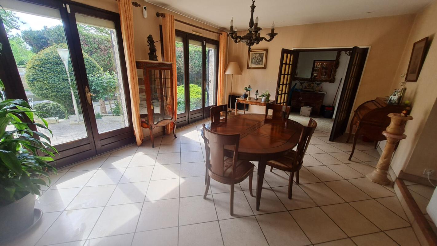 SAINT-OUEN-L'AUMONE Maison 10 pièces 4 chambres 201.48 m2 3