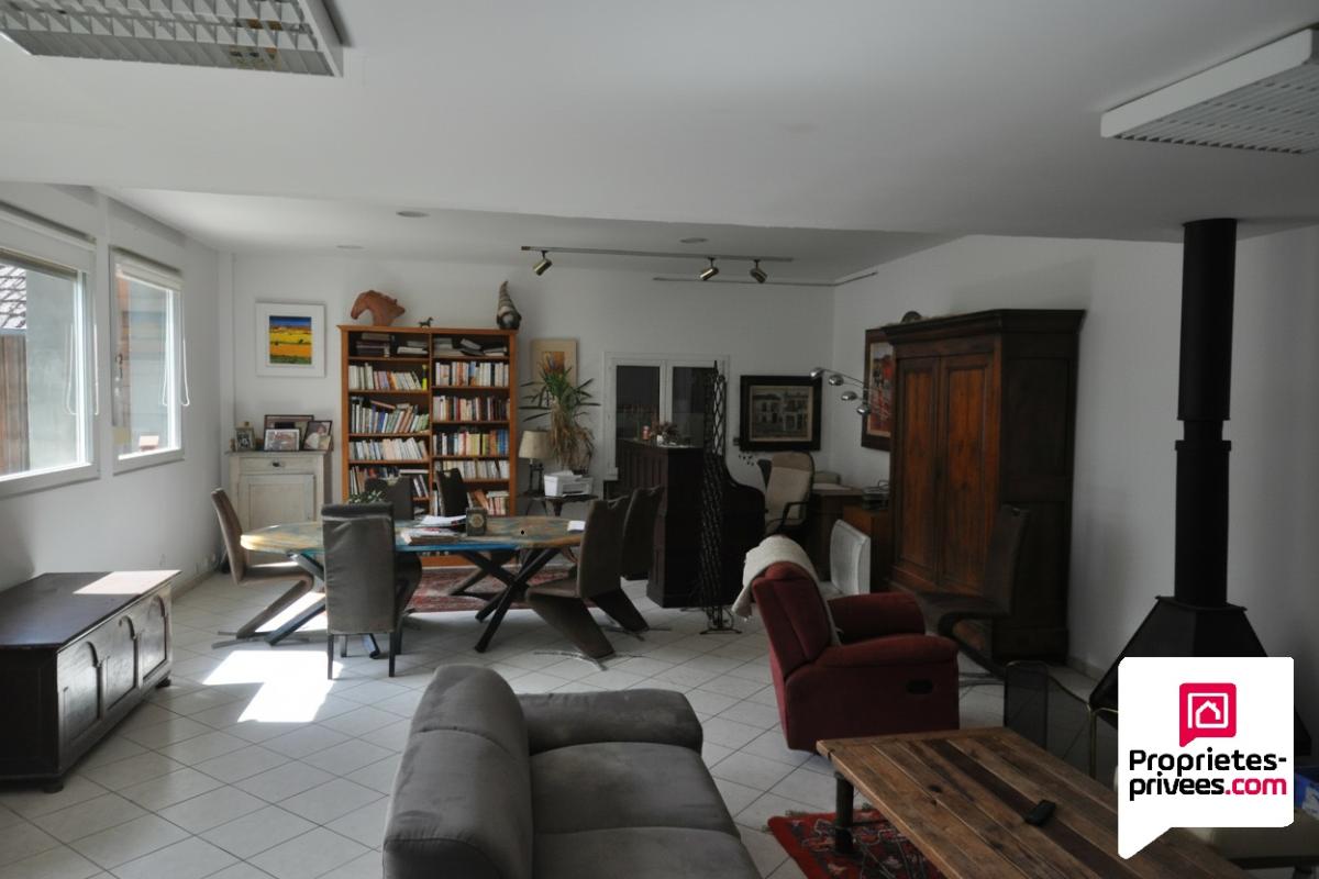 GLAY Maison et dépendance Glay 5 pièces 3 chambres  177 .1  m2. Ecuries  298.4 m² . Dépendances 792.44 m² 6