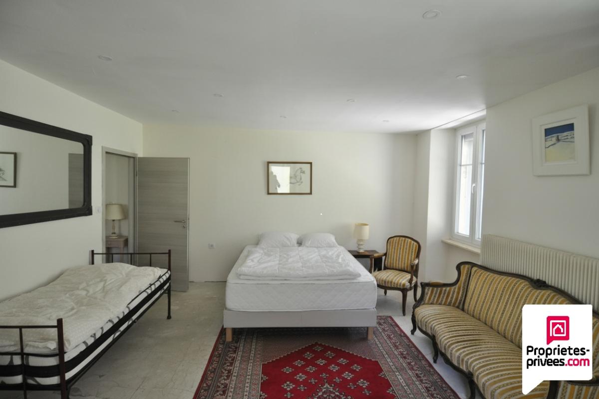 GLAY Maison et dépendance Glay 5 pièces 3 chambres  177 .1  m2. Ecuries  298.4 m² . Dépendances 792.44 m² 7