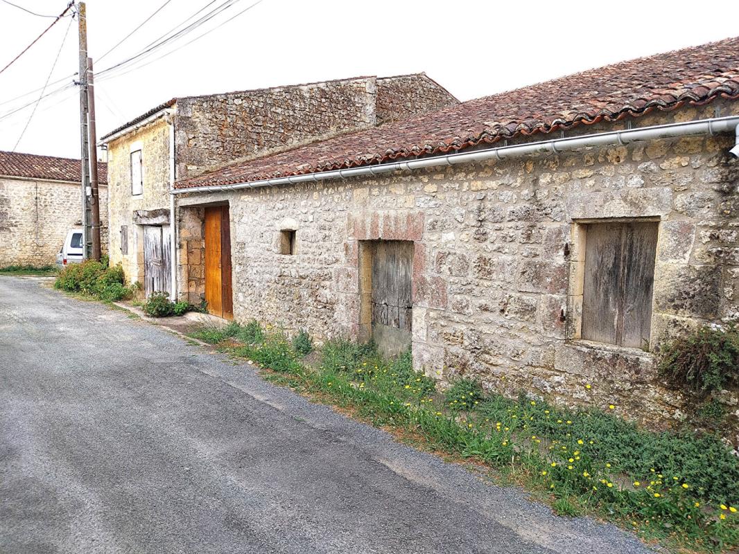 SAINT-SAVINIEN Saint Savinien 17350  Dépendance en Pierre à réhabiliter 225 m² 1