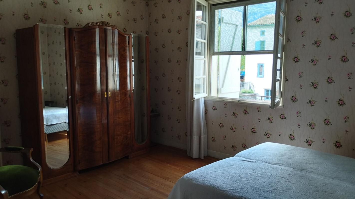 QUILLAN Maison centre ville 9