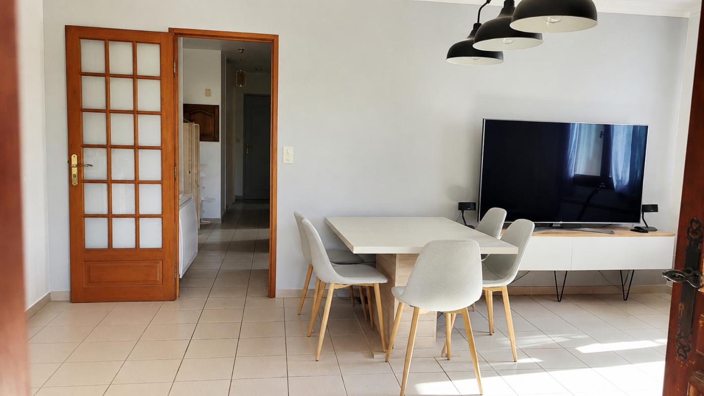 TRESQUES Tresques :Villa sur deux niveaux avec double potentiel habitation / professionnel  172,48 m2 Habitables , 5 chambres,  dépendance 120m2 11