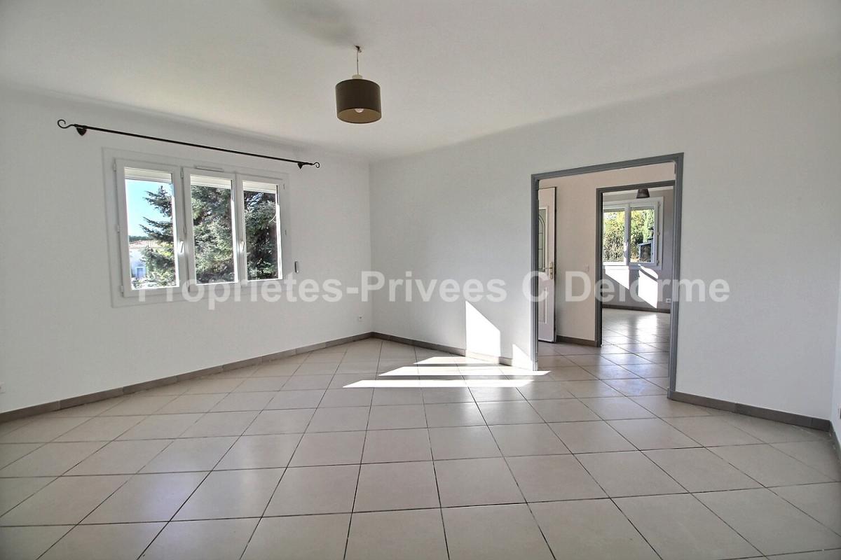 BAGNOLS-SUR-CEZE Bagnols Sur Cèze :Villa sur deux niveaux avec double potentiel habitation / professionnel  172,48 m2 Habitables , 5 chambres,  dépendance 120m2 7