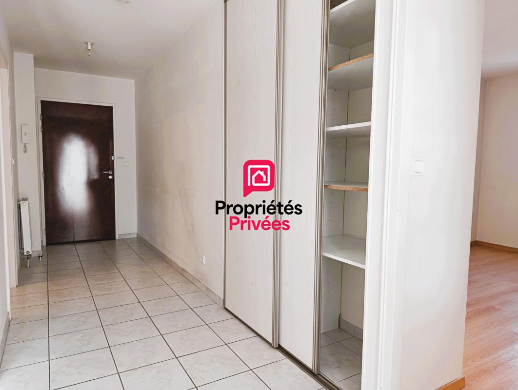 BESANCON BESANCON Quartier Montrapon - Appartement T 3 de 77 m2 environ, fonctionnel avec terrasse, cave et place stationnement couverte 7