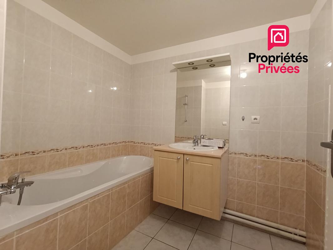 BESANCON BESANCON Quartier Montrapon - Appartement T 3 de 77 m2 environ, fonctionnel avec terrasse, cave et place stationnement couverte 8