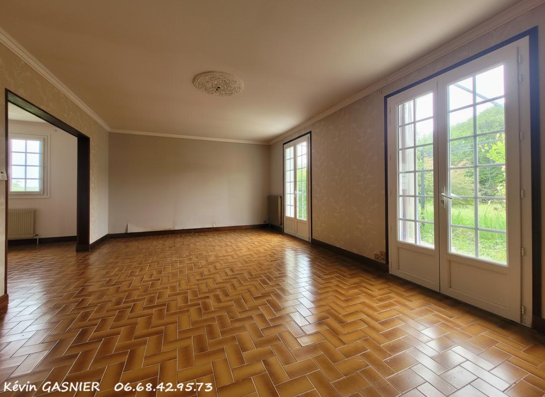 ROULLET-SAINT-ESTEPHE ROULLET SAINT ESTEPHE (16440) : Maison de plain pied de 93m2 avec garage 3