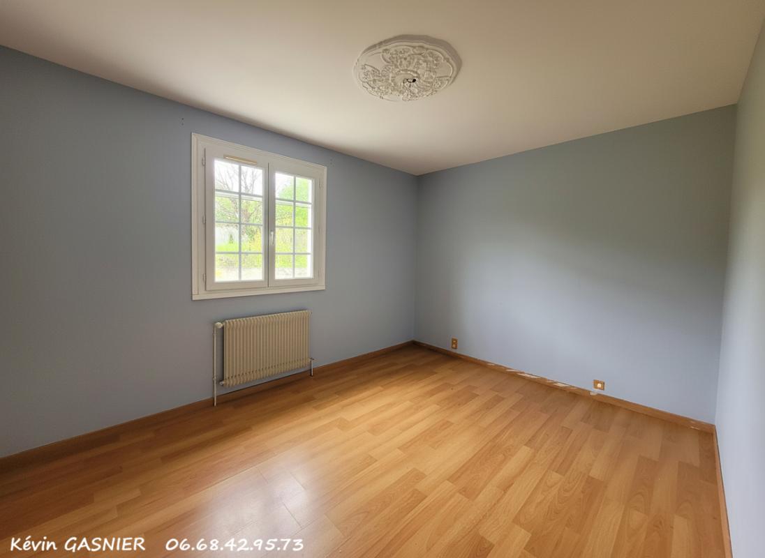 ROULLET-SAINT-ESTEPHE ROULLET SAINT ESTEPHE (16440) : Maison de plain pied de 93m2 avec garage 6