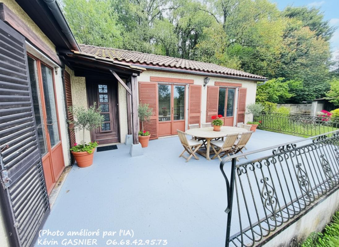 SIREUIL SIREUIL (16440) : Maison de plain pied de 109m2 + garage 10