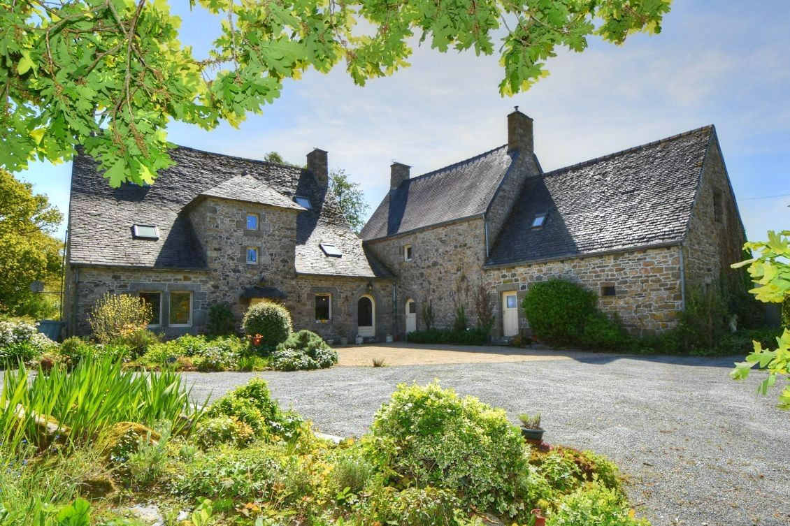 LA ROCHE-DERRIEN Manoir de caractère de 246 m2 sur un parc de un hectare 18
