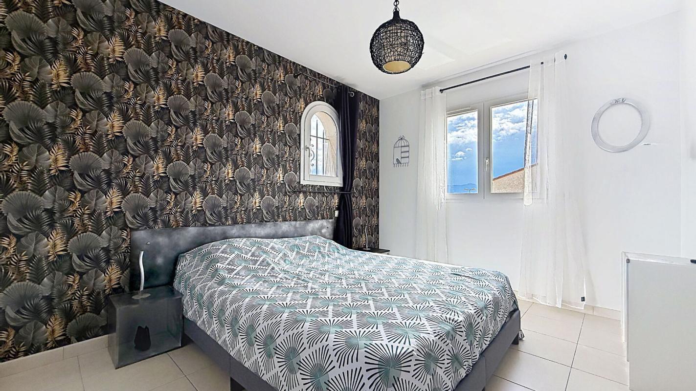 LATOUR-BAS-ELNE Maison 3 faces récente avec piscine, spa et garage 12