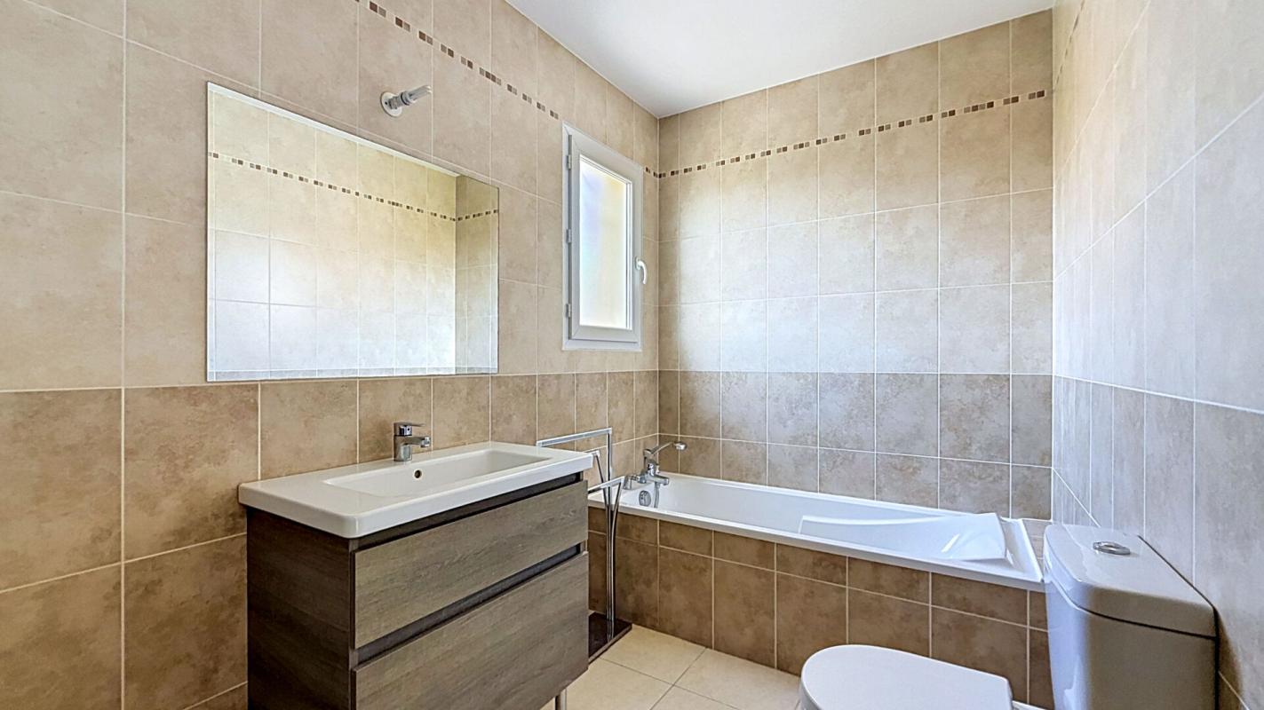 LATOUR-BAS-ELNE Maison 3 faces récente avec piscine, spa et garage 13