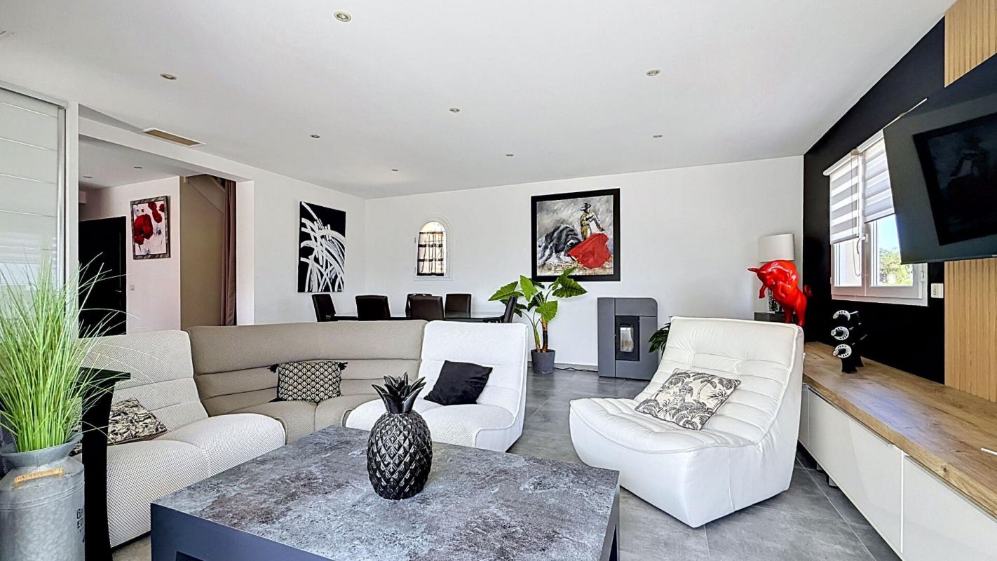 LATOUR-BAS-ELNE Maison 3 faces récente avec piscine, spa et garage 5