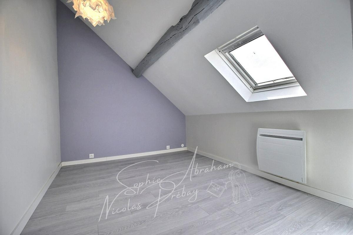 OUTARVILLE Maison en pierres avec cour et jardin 10