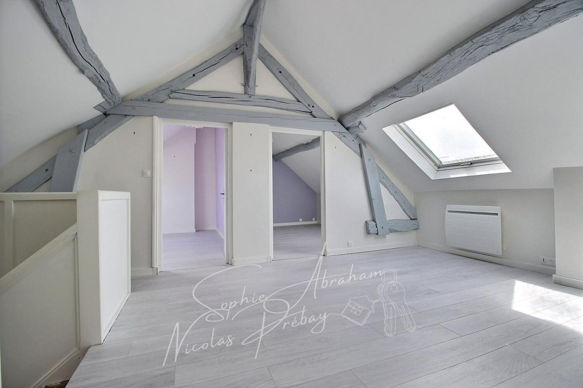 OUTARVILLE Maison en pierres avec cour et jardin 11