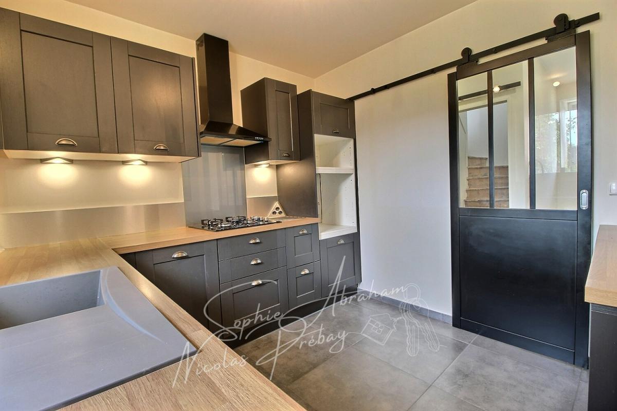 OUTARVILLE Maison en pierres avec cour et jardin 3