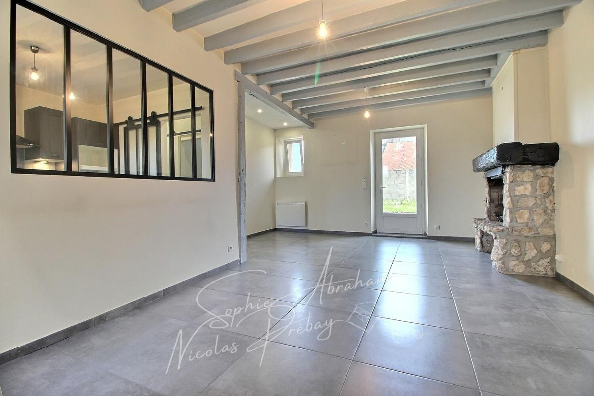 OUTARVILLE Maison en pierres avec cour et jardin 5