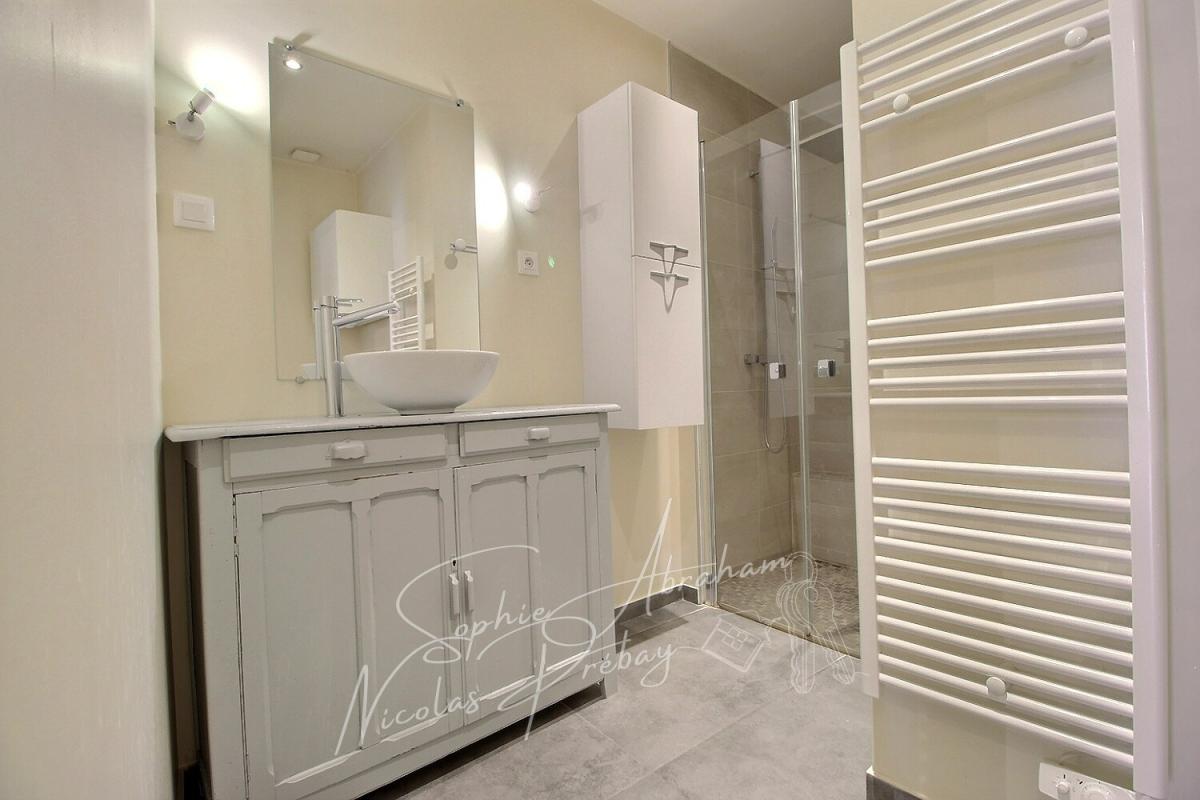 OUTARVILLE Maison en pierres avec cour et jardin 6