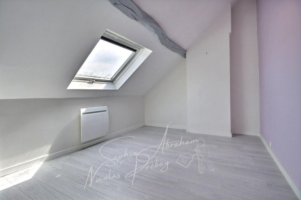 OUTARVILLE Maison en pierres avec cour et jardin 9