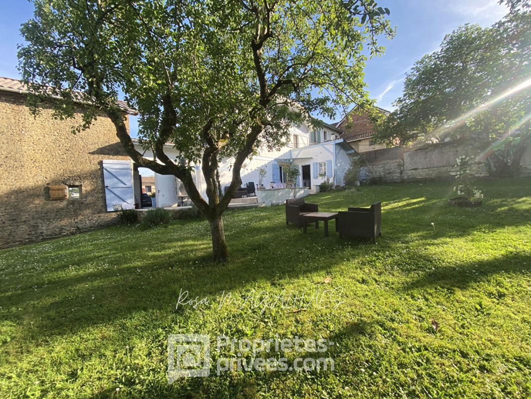 SAMADET Belle maison familiale avec vaste jardin 1