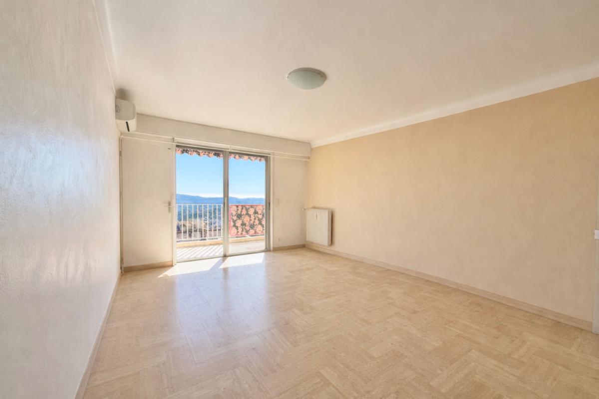 GRASSE Appartement traversant Grasse 2 pièces 60 m2 terrasse vue panoramique et mer, parking et cave 10