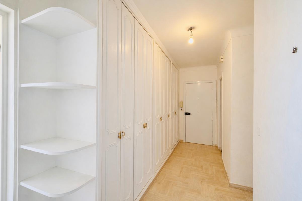 GRASSE Appartement traversant Grasse 2 pièces 60 m2 terrasse vue panoramique et mer, parking et cave 8